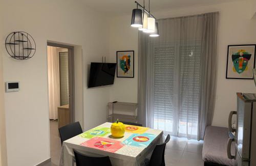 Fondachello House | Alba s Home Appartamento Picasso Vicino a Milazzo e alle Isole Eolie Wi-Fi e Parcheggio in strada, vicino al mare