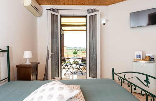 Cocumola Apartment | Angeli Nel Salento Room 6 with Private Terrace, Wi-Fi, and Air Conditioning