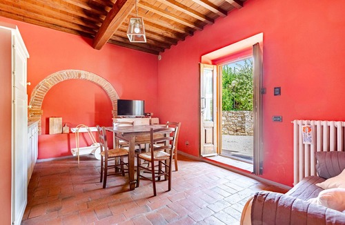 Castelfranco di Sopra Apartment | Apartment in Tuscan Farmhouse with Swimming Pool and All Amenities