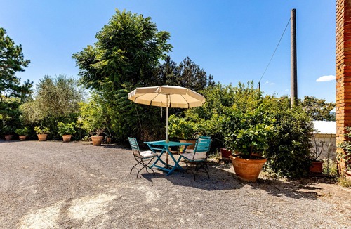 Castelfranco di Sopra Apartment | Apartment in Tuscan Farmhouse with Swimming Pool and All Amenities