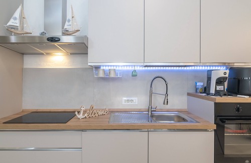 Cannigione Apartment | Apartment 'Angolo Di Mare - Cannigione' with Private Terrace, Wi-Fi and Air Conditioning