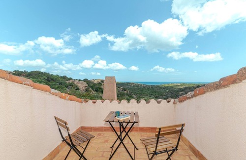 Liscia di Vacca Apartment | Apartment 'Casa Ilaria' with Shared Pool, Private Terrace, and Wi-Fi