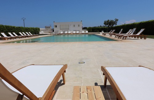 Otranto Apartment | Apartment 'Casa Vacanza Primitivo di Manduria' near the beach with shared pool and Wi-Fi