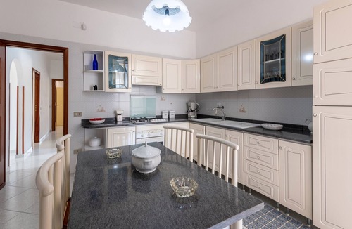 Trappeto Apartment | Apartment 'Casa Viola' close to the Sea with Wi-Fi