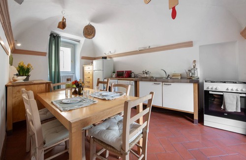 Sulzano Apartment | Apartment 'Il Giardino Segreto' with Lake View, Private Terrace and Wi-Fi