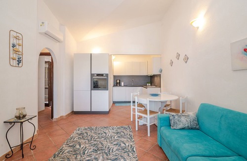 Tiriddo Apartment | Apartment 'Villetta Giardino E Piscina' with Shared Pool, Private Terrace and Air Conditioning