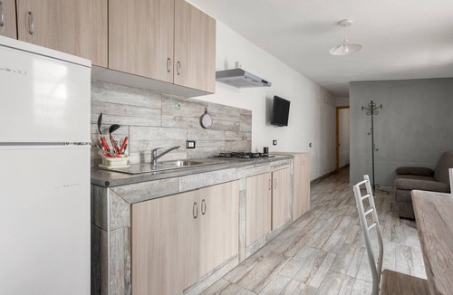 Pozzillo Apartment | Apartment "Letizia House" close to the Sea with Garden & Wi-Fi