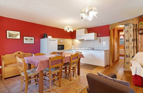 Gressan Apartment | Apartment 'Lo Pilio' with Shared Terrace, Shared Garden and Wi-Fi