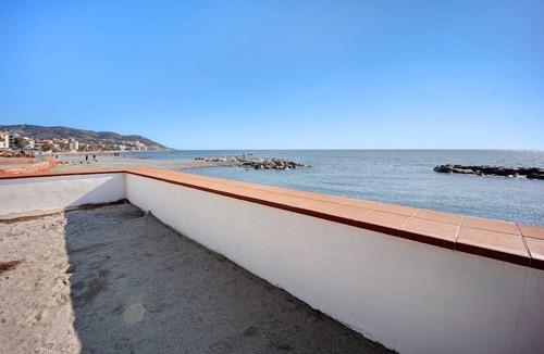Diano Marina Apartment | Apartment Orizzonte 9 A with Shared Garden & Wi-Fi
