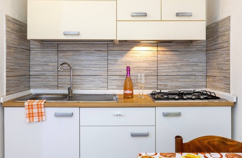 Valledoria Apartment | Apartment 'Trilocale Mirto Vista Mare 4' with Sea View, Wi-Fi and Air Conditioning
