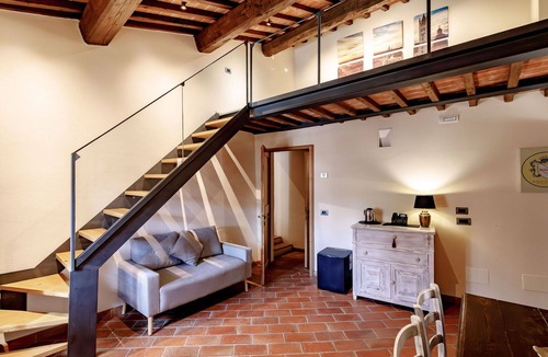 Monteriggioni House | Apartment with WIFI, A/C, hot tub, sauna, private pool, TV, patio, panoramic view, close to Siena