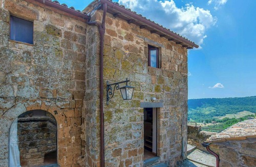 Bagnoregio House | Apartment Within Civita di Bagnoregio's Walls