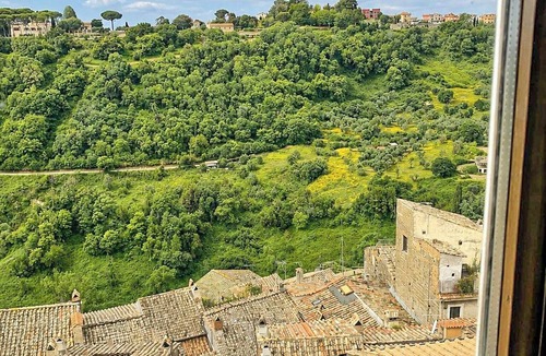 Castelnuovo di Porto Apartment | Artist's home in old town in Lazio