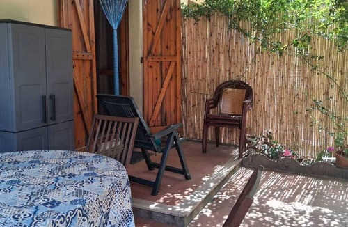 Lido Apartment | Beachfront with pool Eucalyptus garden