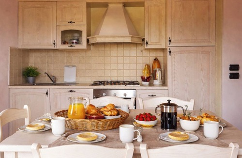 Colico Piano Apartment | Beata Rose holiday flat with pool