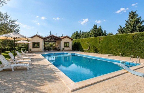Comiso Villa | Beautiful private villa with WIFI, private pool, A/C, TV, patio, pets allowed and panoramic view