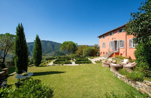 Lucca Villa | Beautiful villa with WIFI, private pool, A/C, TV, terrace and panoramic view, close to Lucca