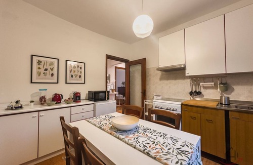 Altare Apartment | [Bike Refuge] WiFi Free Ticket Museum Smart TV