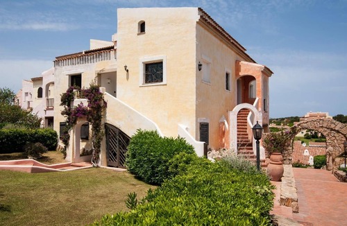 Capo Ferro Apartment | Cala del Faro Luxury Apartment, just a short walk from the beach