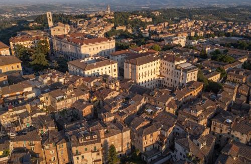 Old Town Apartment | Caporali 23 - 3 Bedrooms with Balcony - ItalyWeGo