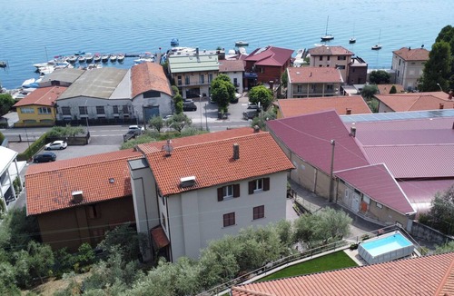 Predore Apartment | CASA RITA - VACATION RENTAL - FREE PARKING - GARDEN WITH BARBECUE AND TERRACES