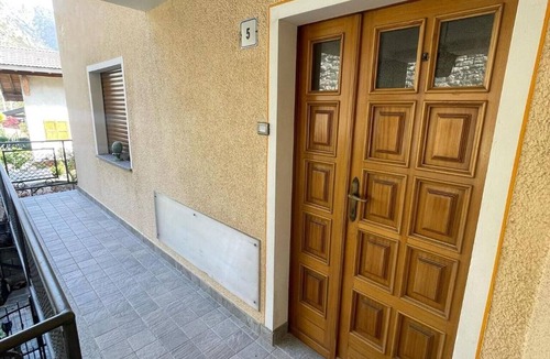 Chatillon Apartment | Casa Zio Zeffy Apartment with Mountain View Balcony and Shared Garden