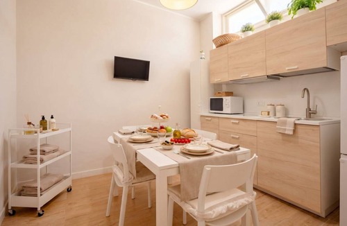 Bari City Centre Apartment | Casetta Annina | Stylish 3BR Retreat in the Heart of Bari