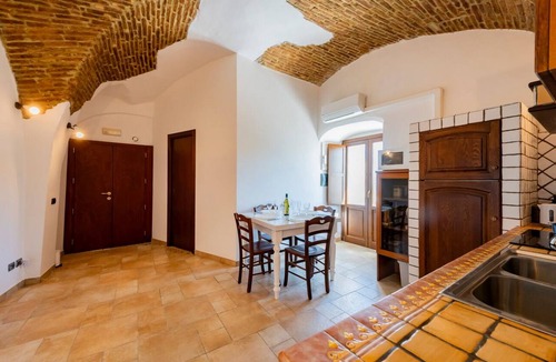 Vasto Apartment | Charming and comfortable 85 square meters apartment, perfect for four people, located in a detached period building with vaulted ceilings (access via steps).The property is centrally located near the Belvedere di Vasto (pedestrian area) and enjoys a sple