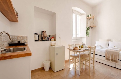 Old Town Apartment | Charming Historic Retreat in the Heart of Old Bari | Vecchia Bari Arco Basso
