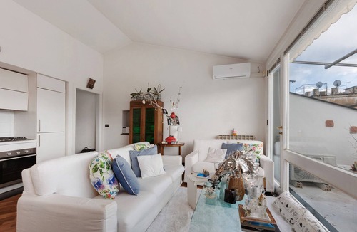 Chiavari Apartment | ‘Chiavari Elegante’ Apartment with Private Terrace, Balcony and Air Conditioning