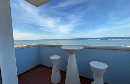 Valverde Apartment | CN018 - Cesenatico, elegante quadrilocale fronte mare con posto auto