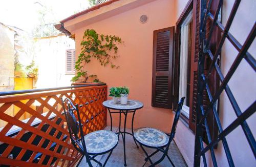 Rione IV Campo Marzio Apartment | Collection Spanish Steps Apartments