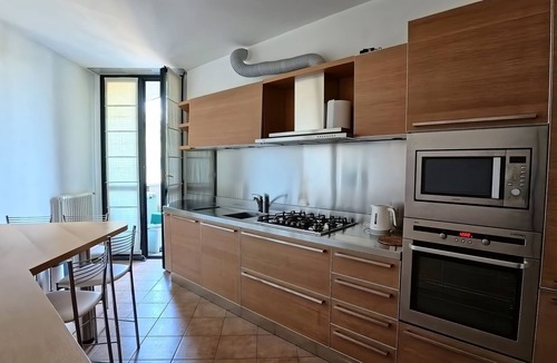 Como Apartment | Como Apartment + Free parking & WiFi