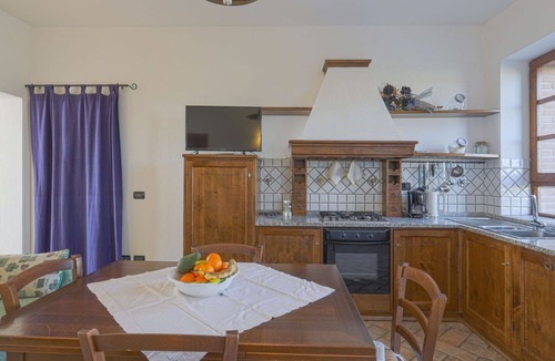 Cignan Bianco Villa | Cosy apartment in villa with WIFI, A/C, pool, TV, patio, pets allowed and panoramic view