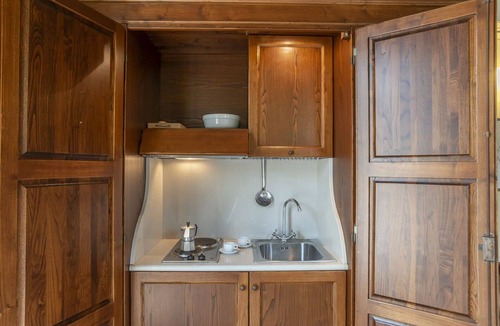 Agello Bed & Breakfast | Cosy room for 2 people with A/C, pool, WIFI, TV and pets allowed, close to Perugia