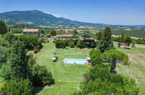 Cetona Apartment | Cozy flat with pool and cypress view in Cetona
