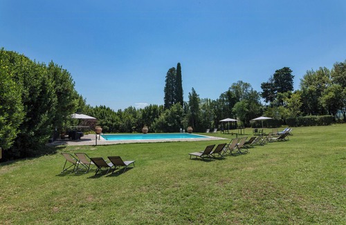 Cetona Apartment | Cozy flat with pool and cypress view in Cetona