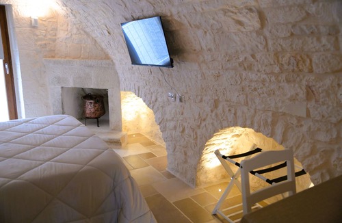 Centro Storico Bed & Breakfast | Cummersa - Campanile Inn; Comfortable room in historic building in Locorotondo