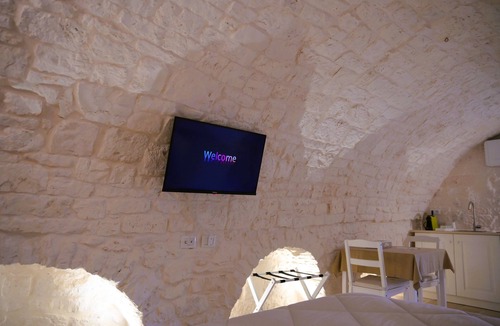 Centro Storico Bed & Breakfast | Cummersa - Campanile Inn; Comfortable room in historic building in Locorotondo
