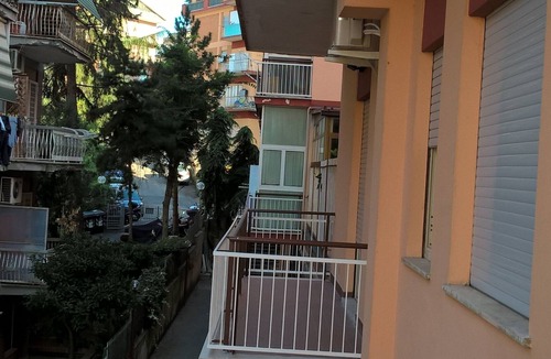 Zona LIII Tomba di Nerone Apartment | Delightful studio apartment with balcony - Holiday Home in Rome