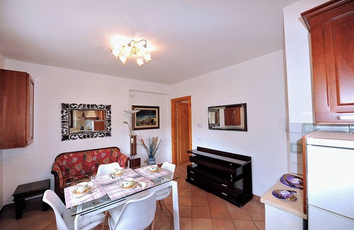 L'Aquila Apartment | Double room in independent apartment two bathrooms living room and kitchen