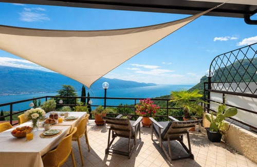 Aer Apartment | Elisa by Theater Home, with big terrace and marvellous lake view