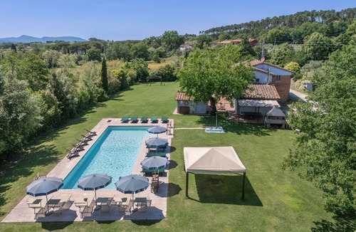 Altopascio Villa | Enchanting villa with pool with hydromassage area, ideal to fully enjoy Tuscany