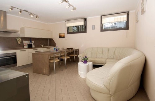 Toscolano Maderno Apartment | Farfalla Vacation Rental with Air Conditioning, Pool, and Parking Space with a 22-kW Charging Station, 250 Meters from the Lake