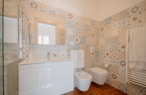 Cinque Terre House | Fiordarancio is the guest house you were looking for, located in a fantastic position right above the beaches of Fegina. The room offers you a sea view balcony, double bed, private bathroom and air conditioning.PLEASE remember that in order to find yours