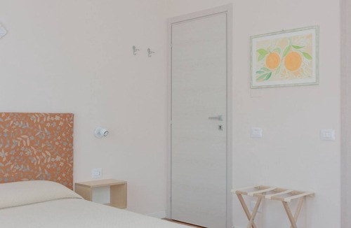 Cinque Terre House | Fiordarancio is the guest house you were looking for, located in a fantastic position right above the beaches of Fegina. The room offers you a sea view balcony, double bed, private bathroom and air conditioning.PLEASE remember that in order to find yours