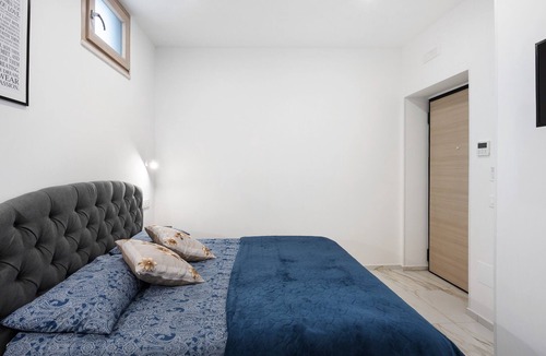 San Lazzaro House | Ground Floor Room with Private Bathroom and Mountain View