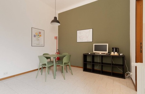 Chinatown Apartment | GuestHost - A comfortable and welcoming 55 square meters apartment, perfect for four people, located on the mezzanine floor of a building (accessible via a few steps).The property is located between the vibrant Chinatown district and the Sempione area, M