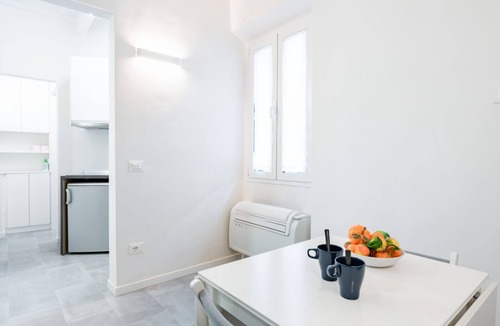 Lungarno del Tempio Apartment | GuestHost - Bright and functional 35 sqm apartment, able to accommodate up to 2 people, located on the first floor (without elevator) of a building within Gioberti district. The property is located in a lively neighborhood, full of services and well serv