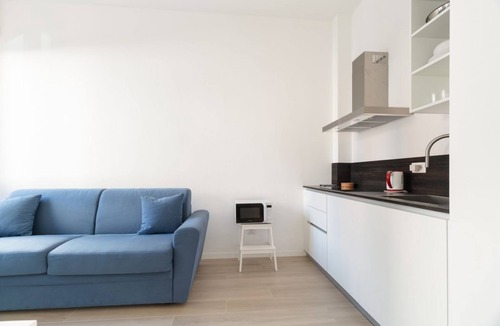Calvairate House | GuestHost - Comfortable 30m2 studio flat, perfect for 2 people, located on the mezzanine floor of a building (steps to access).The accommodation is located in the Calvairate district, a residential area characterized by the green heart of Piazza Insubria